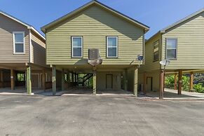 Cowboy Lodge Rr94404 #4 4 Bedroom Home by RedAwning