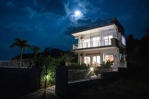 Blue moon in Sesokojima