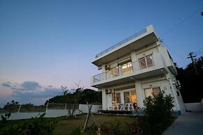 Blue moon in Sesokojima