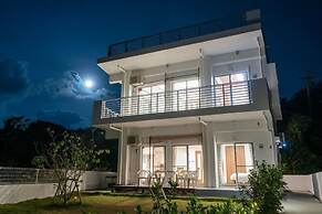 Blue moon in Sesokojima