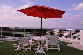 Blue moon in Sesokojima