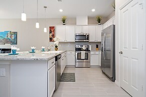 Four Bedroom Sleeps 10 w/GameRoom 5152A