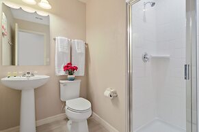 Four Bedroom Sleeps 10 w/GameRoom 5152A