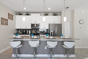 Four Bedroom Close to Disney w/ Screened Pool @StoreyLake 4910