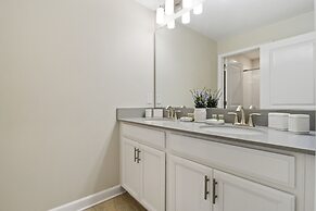 Four Bedroom Close to Disney w/ Screened Pool @StoreyLake 4910