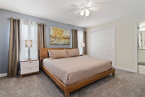 Four Bedroom Close to Disney w/ Screened Pool @StoreyLake 4910