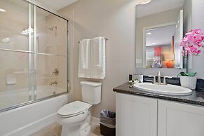 Stunning 4Bd Sleeps9 w Jacuzzi Close to Disney @ Compass Bay 5113