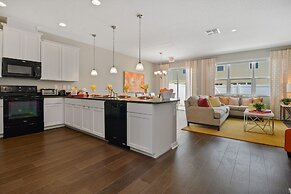 Stunning 4Bd Sleeps9 w Jacuzzi Close to Disney @ Compass Bay 5113