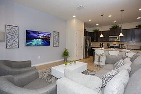 Luxury 5 Bedroom w/ Private Pool Close to Disney 8875