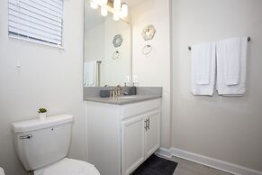 Stunning 5 Bd Home w/ Pool Close to Disney 4822