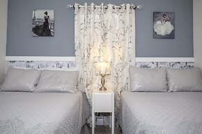 Stunning 5 Bd Home w/ Pool Close to Disney 4822