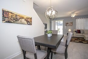 Stunning 5 Bd Home w/ Pool Close to Disney 4822