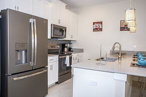 Stunning 5 Bd Home w/ Pool Close to Disney 4822