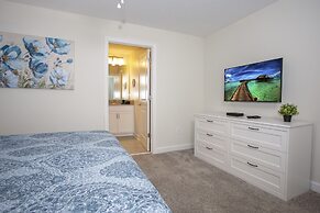 Stunning 5 Bd Home w/ Pool Close to Disney 4822