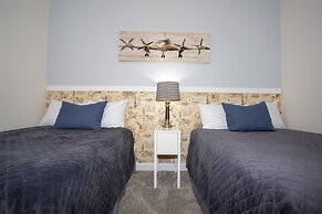 Stunning 5 Bd Home w/ Pool Close to Disney 4822