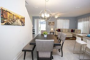 Stunning 5 Bd Home w/ Pool Close to Disney 4822