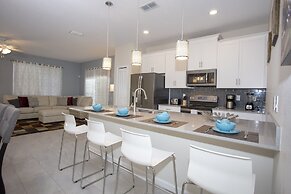 Stunning 5 Bd Home w/ Pool Close to Disney 4822