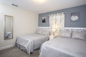 Stunning 5 Bd Home w/ Pool Close to Disney 4822