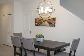 Stunning 5 Bd Home w/ Pool Close to Disney 4822