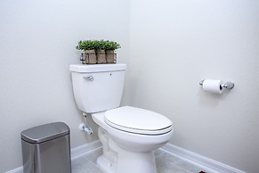 Gorgeous Two Bedroom Apt Close to Disney 306 4721 @Storey Lake Resort