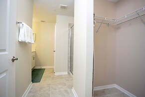 Gorgeous Two Bedroom Apt Close to Disney 306 4721 @Storey Lake Resort