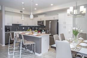 Gorgeous Two Bedroom Apt Close to Disney 306 4721 @Storey Lake Resort