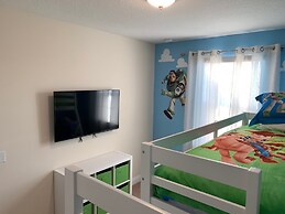 Splendid Four Bedroom Home w/ Pool @Festival 154