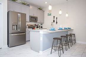 Wonderful 5 Bedroom w/ Pool Close to Disney 4801