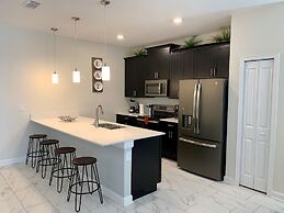 Marvelous 5 Bedroom w/ Pool Close to Disney 4811