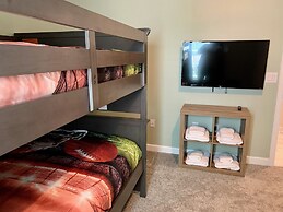 Marvelous 5 Bedroom w/ Pool Close to Disney 4811