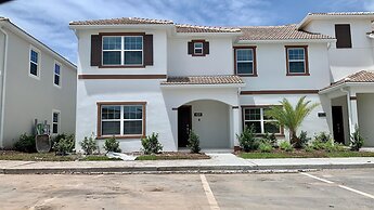 Marvelous 5 Bedroom w/ Pool Close to Disney 4811