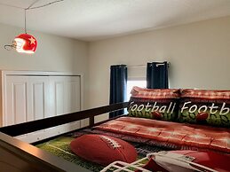 Marvelous 5 Bedroom w/ Pool Close to Disney 4811