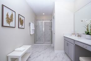 Gorgeous 5Bd Close to Disney @ Storey Lake 2734