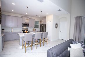 Gorgeous 5Bd Close to Disney @ Storey Lake 2734