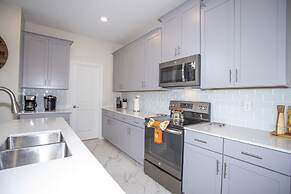 Gorgeous 5Bd Close to Disney @ Storey Lake 2734