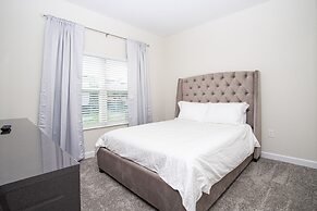 Stunning 5 Bd w/ Pool Close to Disney 8955