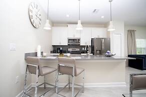 Stunning 5 Bd w/ Pool Close to Disney 8955