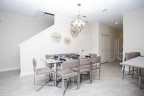 Stunning 5 Bd w/ Pool Close to Disney 8955