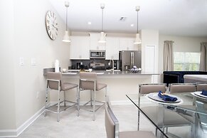 Stunning 5 Bd w/ Pool Close to Disney 8955