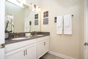 Stunning 5 Bd w/ Pool Close to Disney 8955