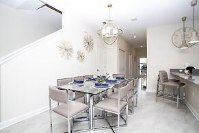 Stunning 5 Bd w/ Pool Close to Disney 8955