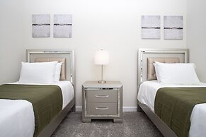 Stunning 5 Bd w/ Pool Close to Disney 8955