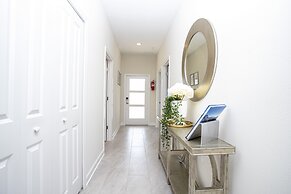 Stunning 5 Bd w/ Pool Close to Disney 8955