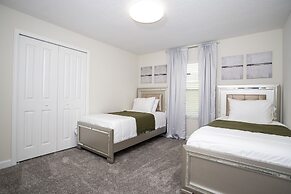 Stunning 5 Bd w/ Pool Close to Disney 8955