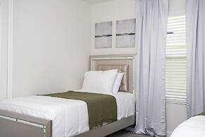 Stunning 5 Bd w/ Pool Close to Disney 8955