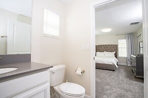 Stunning 5 Bd w/ Pool Close to Disney 8955