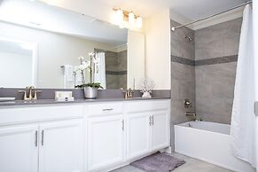 Stunning 5 Bd w/ Pool Close to Disney 8955