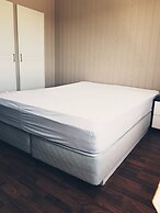 StayPlus 3BR City Apartment With Garden