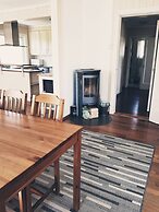 StayPlus 3BR City Apartment With Garden