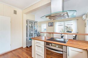 StayPlus 3BR City Apartment With Garden